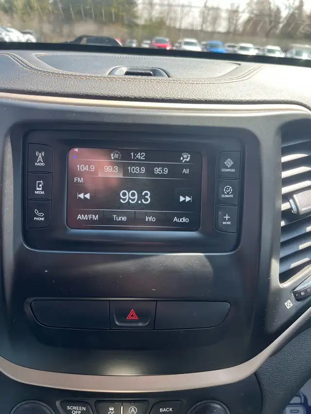 2016 Jeep Cherokee 4X4 - Photo 9