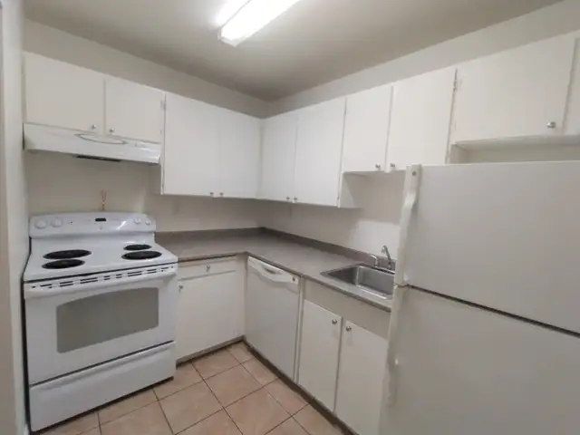 Spacious 1 Bedroom Suite Available Now at Bakerview in Burnaby! - Photo 3