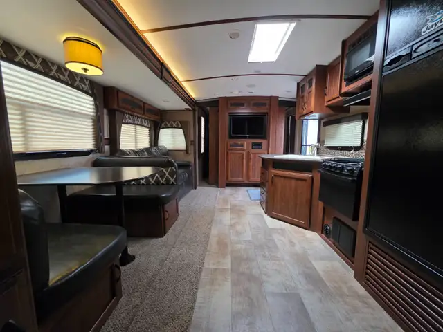 2016 Jayco Whitehawk Travel Trailer - Photo 3