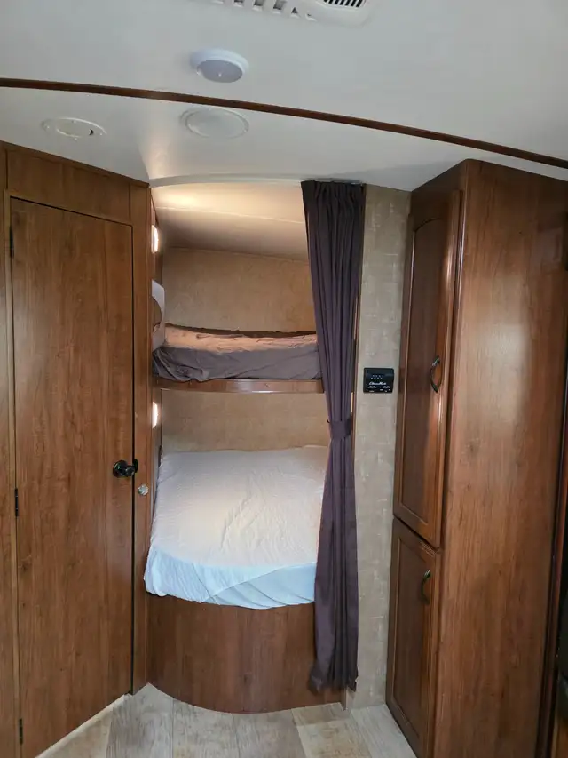 2016 Jayco Whitehawk Travel Trailer - Photo 9