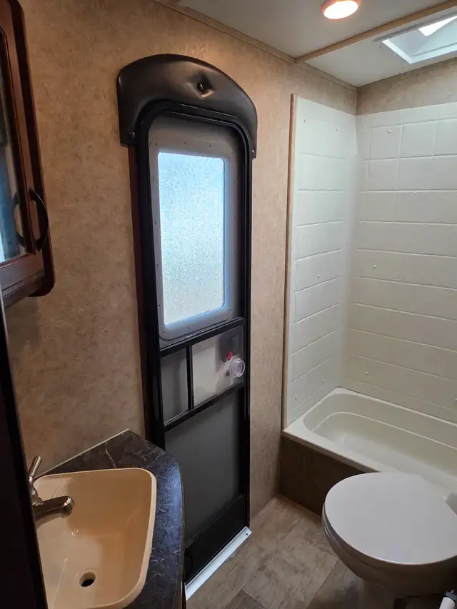 2016 Jayco Whitehawk Travel Trailer - Photo 10