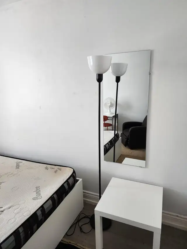 Nice room, utilities incl. avail now or May 1, Wilson & Bathurst - Photo 3