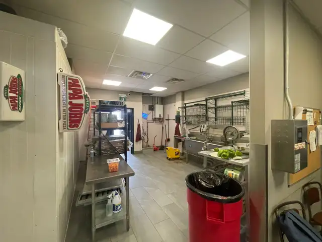 Papa John' Pizza for Sale - Photo 9