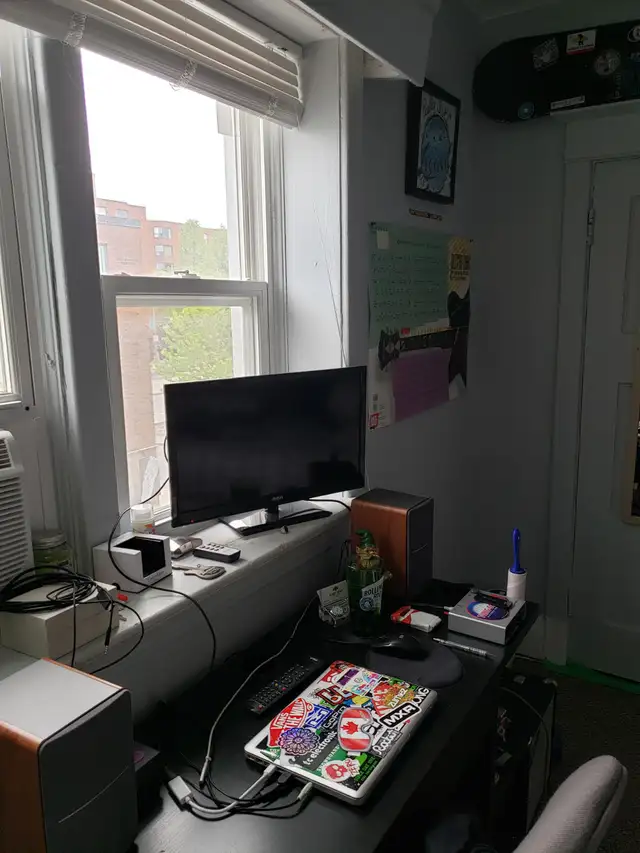 Nice large room all incl. avail now or May 1, Christie-St. Clair - Photo 8