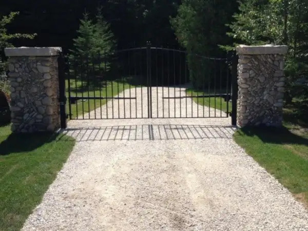 14FT Iron Driveway Gate – Arrow Design - Photo 3