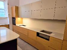 White Quartz Countertop with Plain White