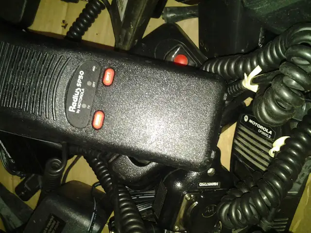 Motorola Radius SP50  radio 200  uhf radios vhf radios icom kenw - Photo 3