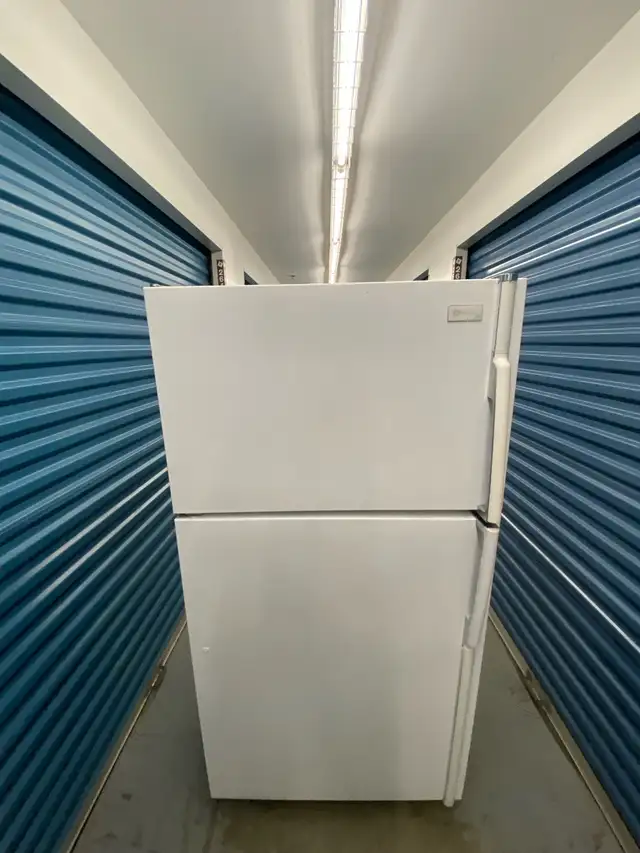 WHITE MAYTAG REFRIGERATOR