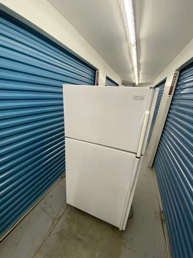 WHITE MAYTAG REFRIGERATOR - Photo 4