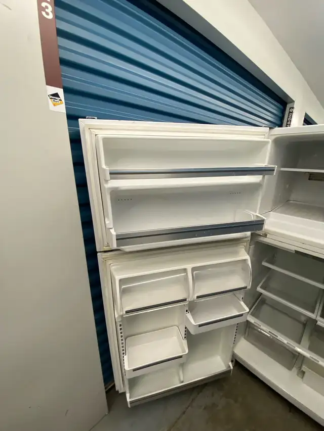 WHITE MAYTAG REFRIGERATOR - Photo 6