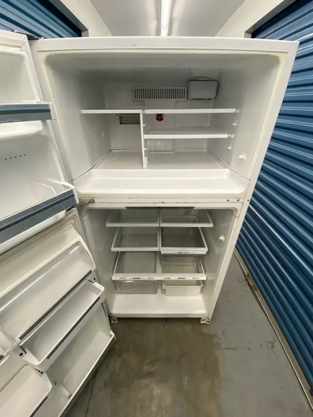 WHITE MAYTAG REFRIGERATOR - Photo 7