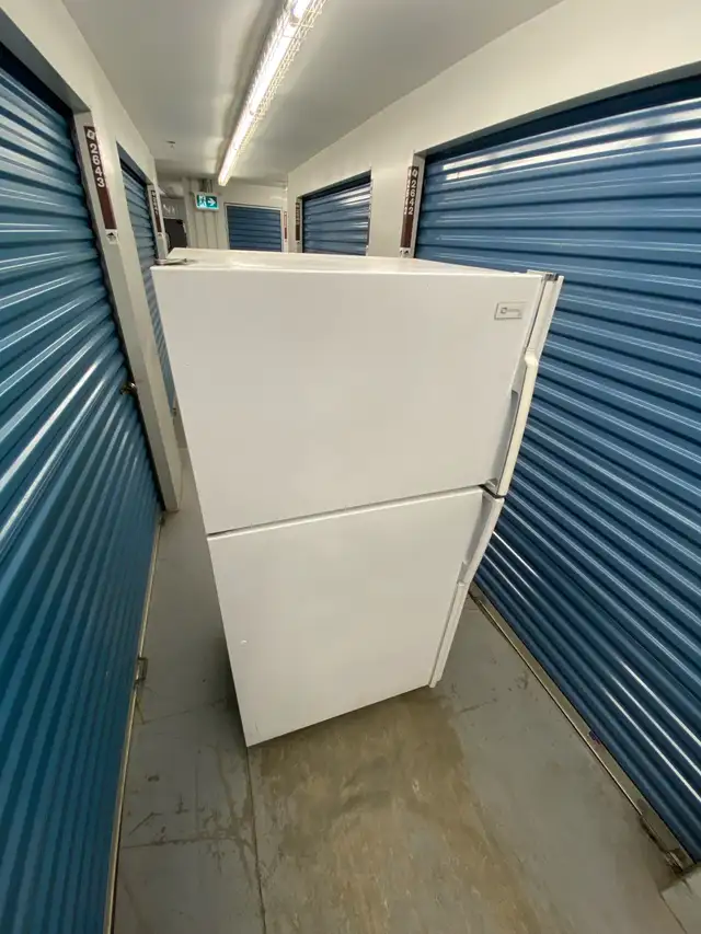 WHITE MAYTAG REFRIGERATOR - Photo 9