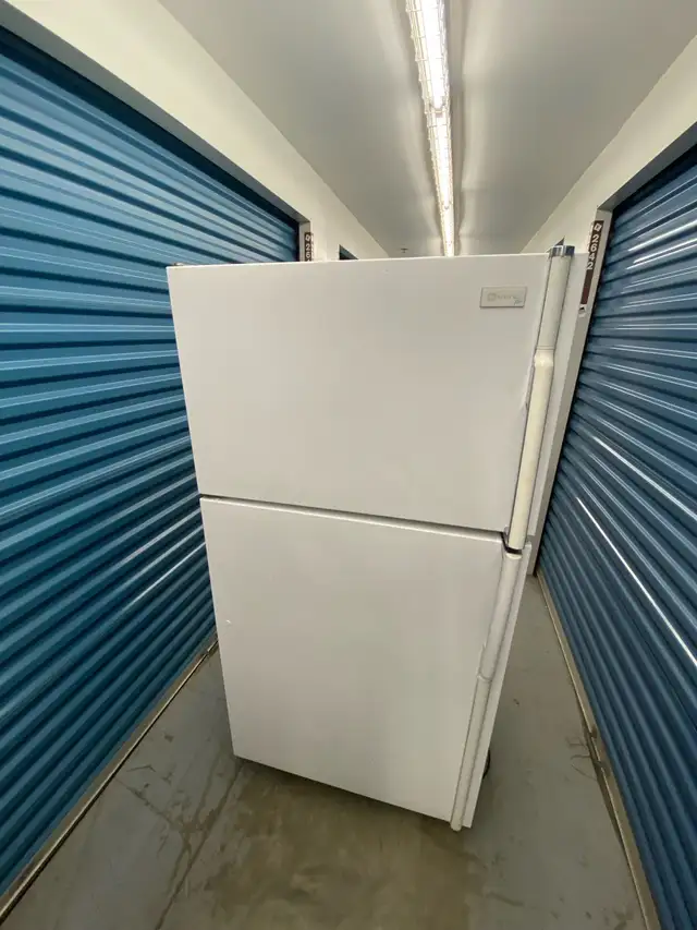 WHITE MAYTAG REFRIGERATOR - Photo 10