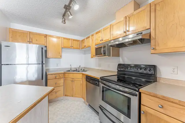 2 Bedroom 2 Bathroom Condo for Renr - Photo 3