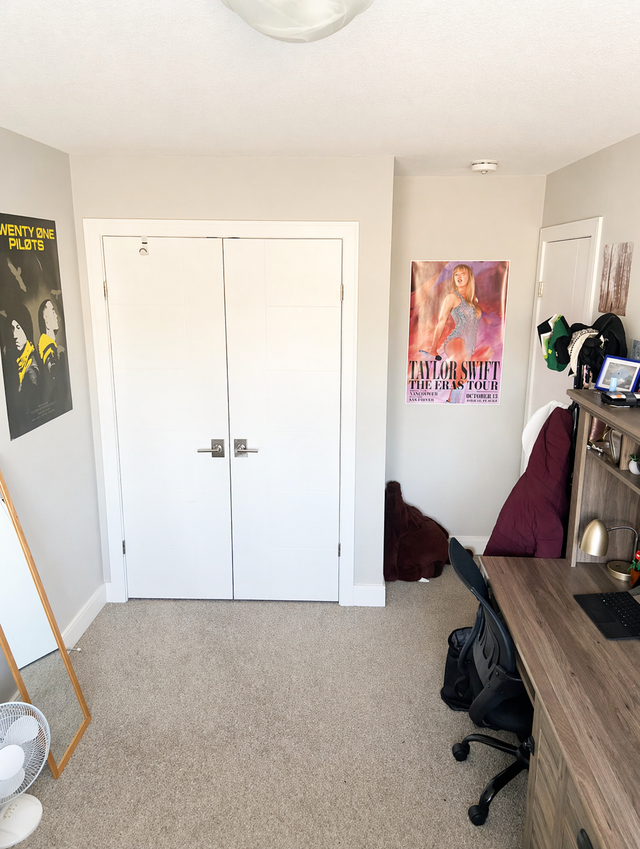 Very High End Student Bedroom Available in an All Female Home! - Photo 3