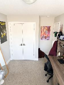 Very High End Student Bedroom Available in an All Female Home! - Photo 3