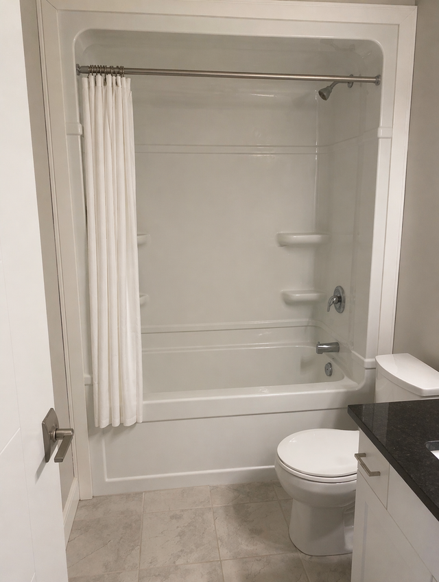 Very High End Student Bedroom Available in an All Female Home! - Photo 4