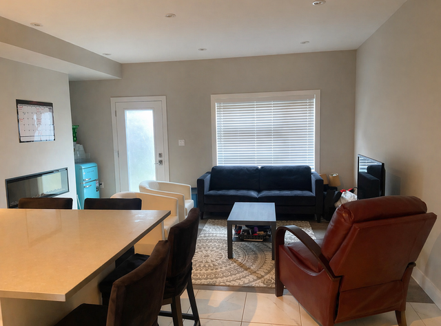 Very High End Student Bedroom Available in an All Female Home! - Photo 6