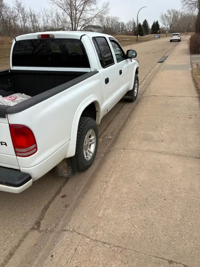 2003 Dodge Dakota Sport 4x4 Quad Cab pickup - Photo 2