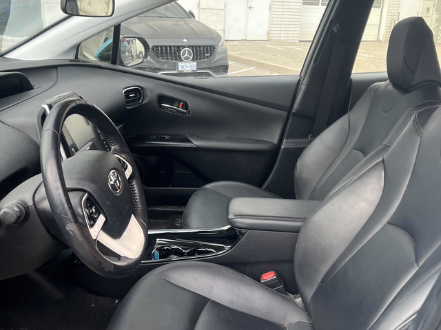 2018 Toyota Prius Prime "plug in hybrid" - Photo 2