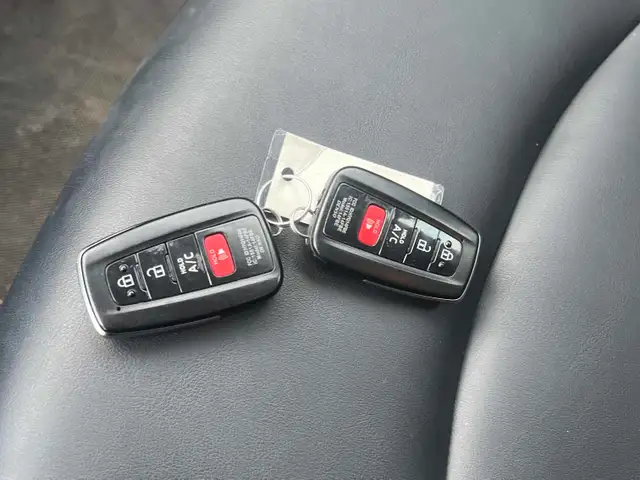 2018 Toyota Prius Prime "plug in hybrid" - Photo 3