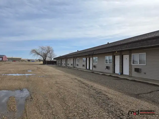 Real Estate Auction - 24-Room Motel - Shaunavon, SK - Photo 2