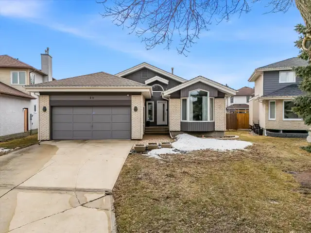 FOR SALE: Spacious Bungalow in Lake Community