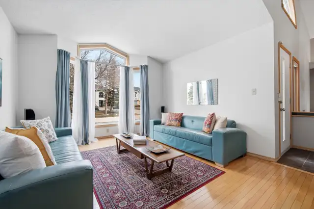 FOR SALE: Spacious Bungalow in Lake Community - Photo 2