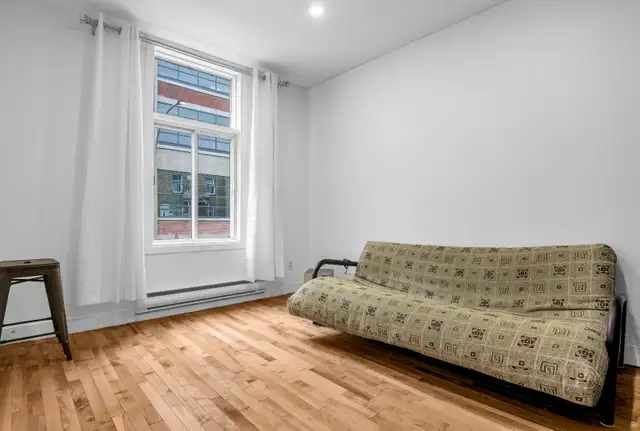 Location!! With new appliances, 2bdr, close to metro, renovated - Photo 5