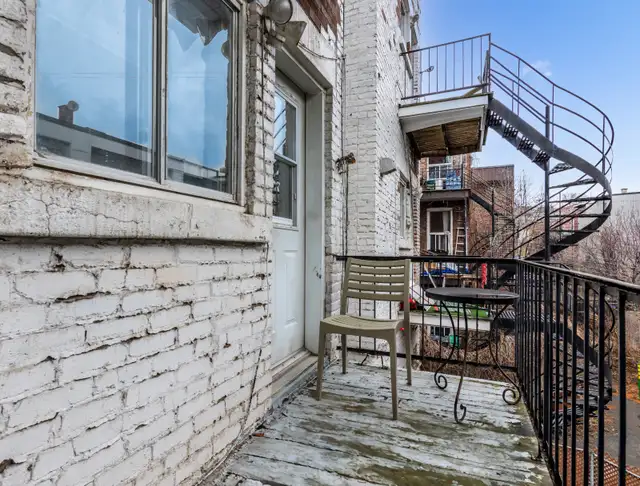 Location!! With new appliances, 2bdr, close to metro, renovated - Photo 12