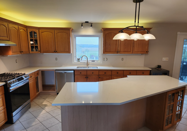 White Quartz Countertop - Photo 2