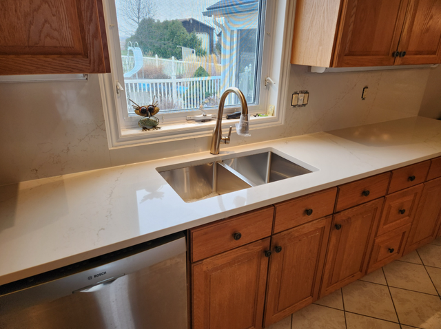 White Quartz Countertop - Photo 5