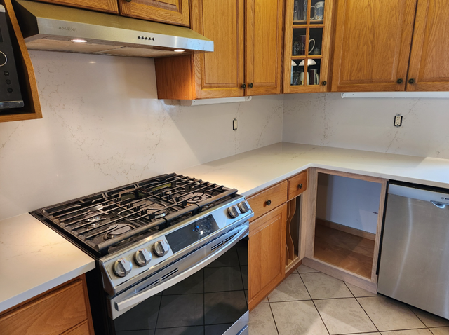 White Quartz Countertop - Photo 6