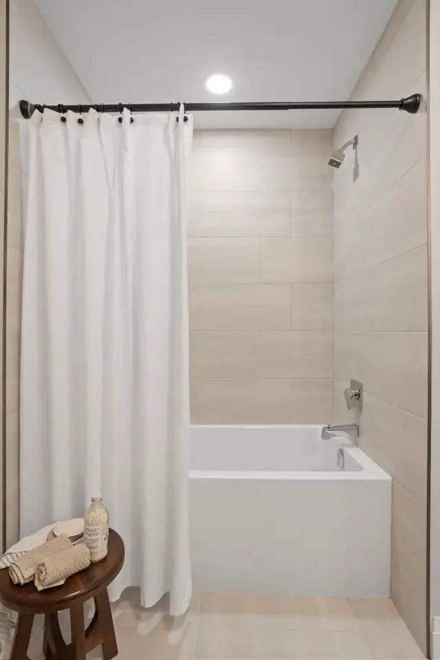 1 Bed, 1   Den Apartments Available NOW in Lucan, ON! - Photo 9