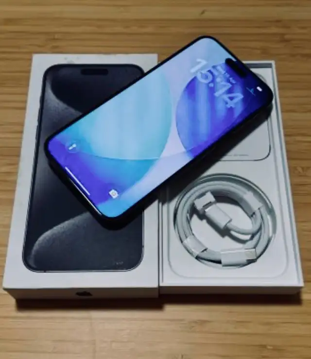 Apple iPhone 15 Pro Max, 256gb — Black Titanium (Like-New)