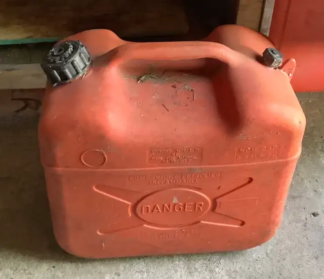 FOUR JERRY CANS FOR SALE - $20 FOR ALL! - Photo 2