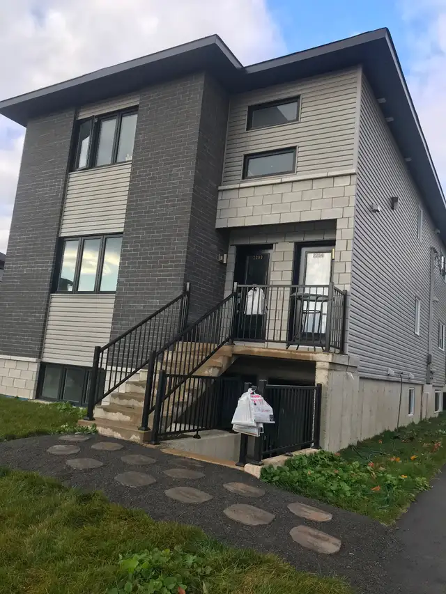 À LOUER– Grand 5 ½ Au Coeur De St-Jerome Juillet 2026