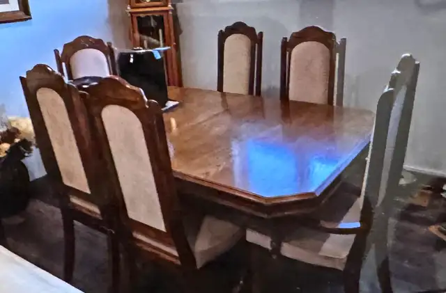 Dining room table & chairs