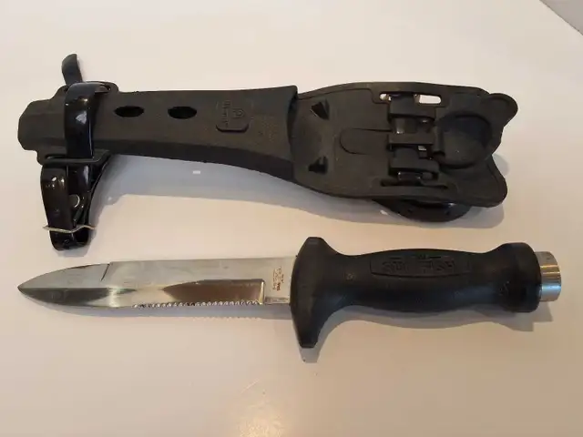 New Sun Fish Hi-Cut Scuba knife w/rubber leg sheath