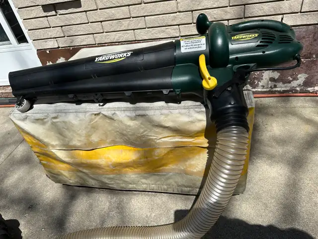 YARDWORKS electric leafs blower/vacuum for sale - Photo 2