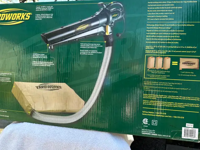 YARDWORKS electric leafs blower/vacuum for sale - Photo 4