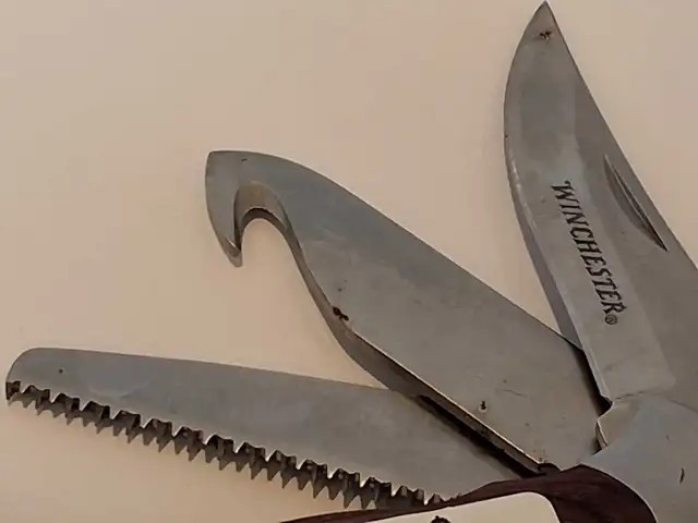 Winchester 3 blade/tools folding utility pocket knife - Photo 2