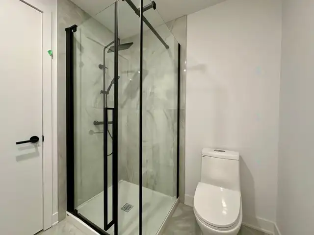 5 1/2 entièrement rénové à louer rue Edouard-Montpetit Montréal - Photo 9