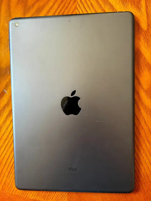 Apple iPad 7th Gen Pristine and CHEAP! - Photo 6
