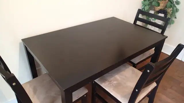 table and chairs - Photo 2