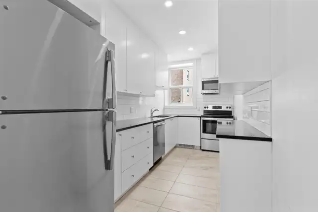 Centre-ville - 2 chambres - 2 095 $/mois - Électros inclus - Photo 2