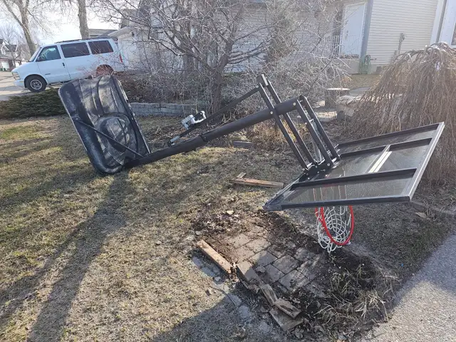 Lifetime - Portable Adjustable Basketball Backboard, Hoop & - Photo 5