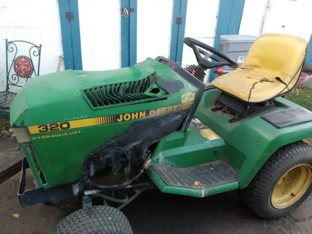 John Deere 320 garden tractor STRIPPED FOR PARTS!
