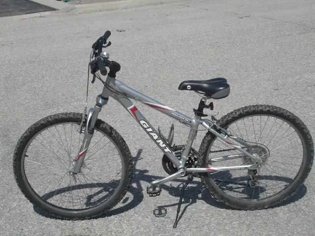 IT'S A SMALL GIANT 26' GIANT BUILDER LIGHT 21 SPD   SUSPENSION! - Photo 3