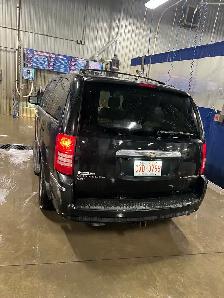 2010 Chrysler Town & Country - Photo 5